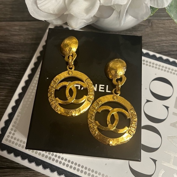 RARE! Chanel Vintage XL Gold Chanel Paris CC Logo Dangle Clip On Earrings - Picture 1 of 9